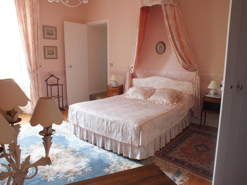 Château de Nazé Vivy Quarto foto